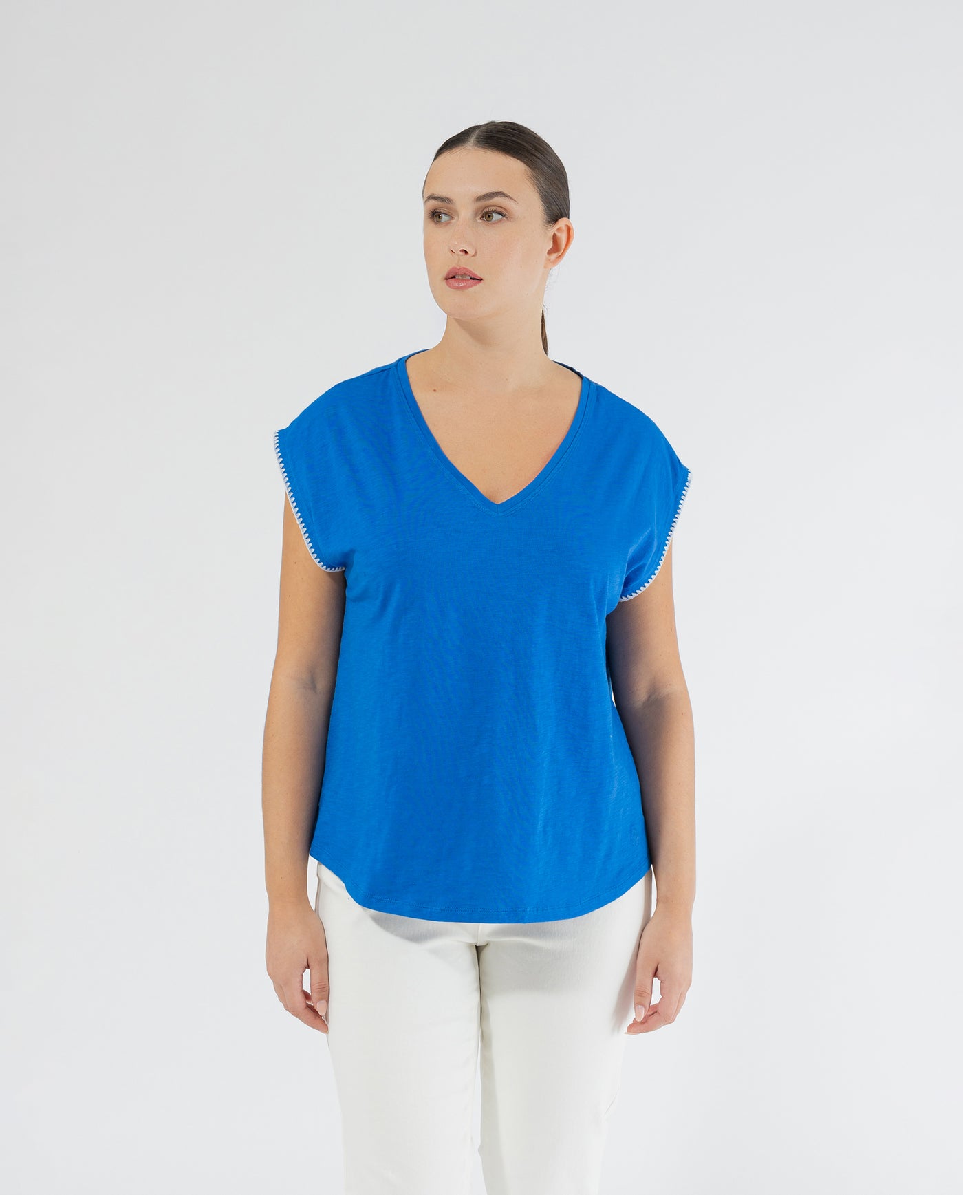 T-SHIRT CON MANICHE COPERTA RICAMATA BLU COBALTO