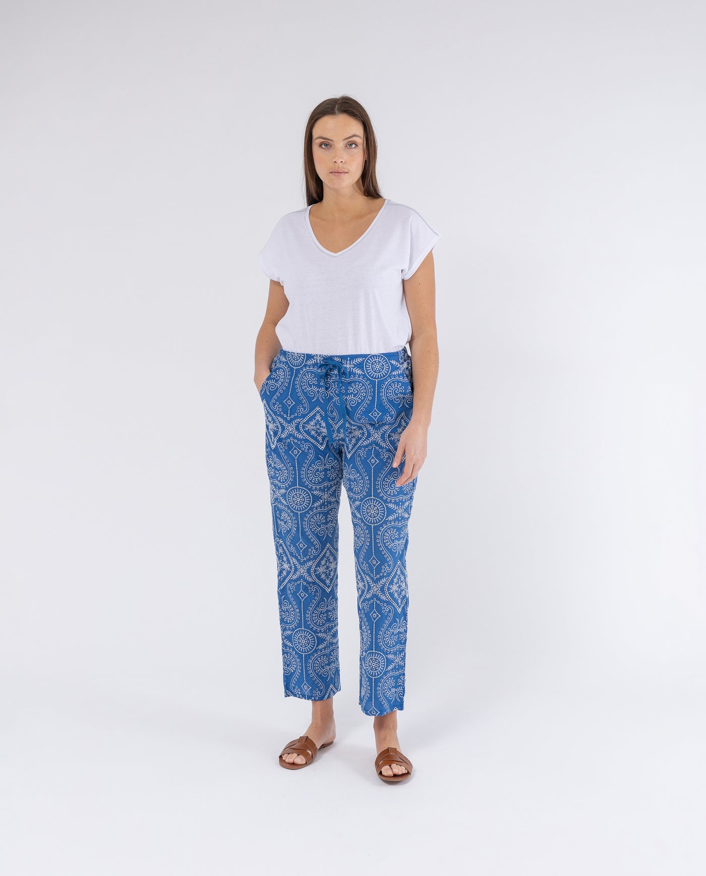 PANTALONE IN TESSUTO RICAMO A CONTRASTO BLU COBALTO