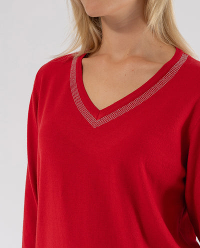 V-NECK SWEATER WITH RED CHAIN