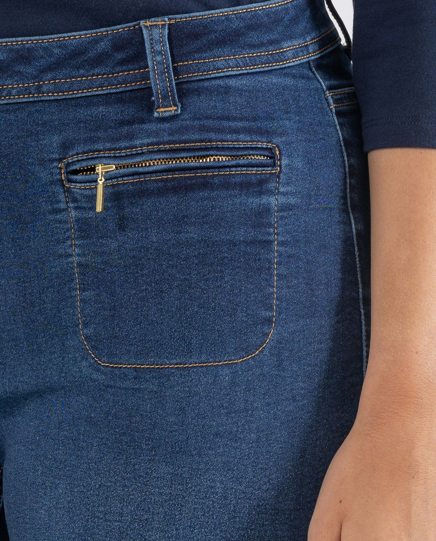 DARK BLUE JEANS WITH ZIPPER POCKETS