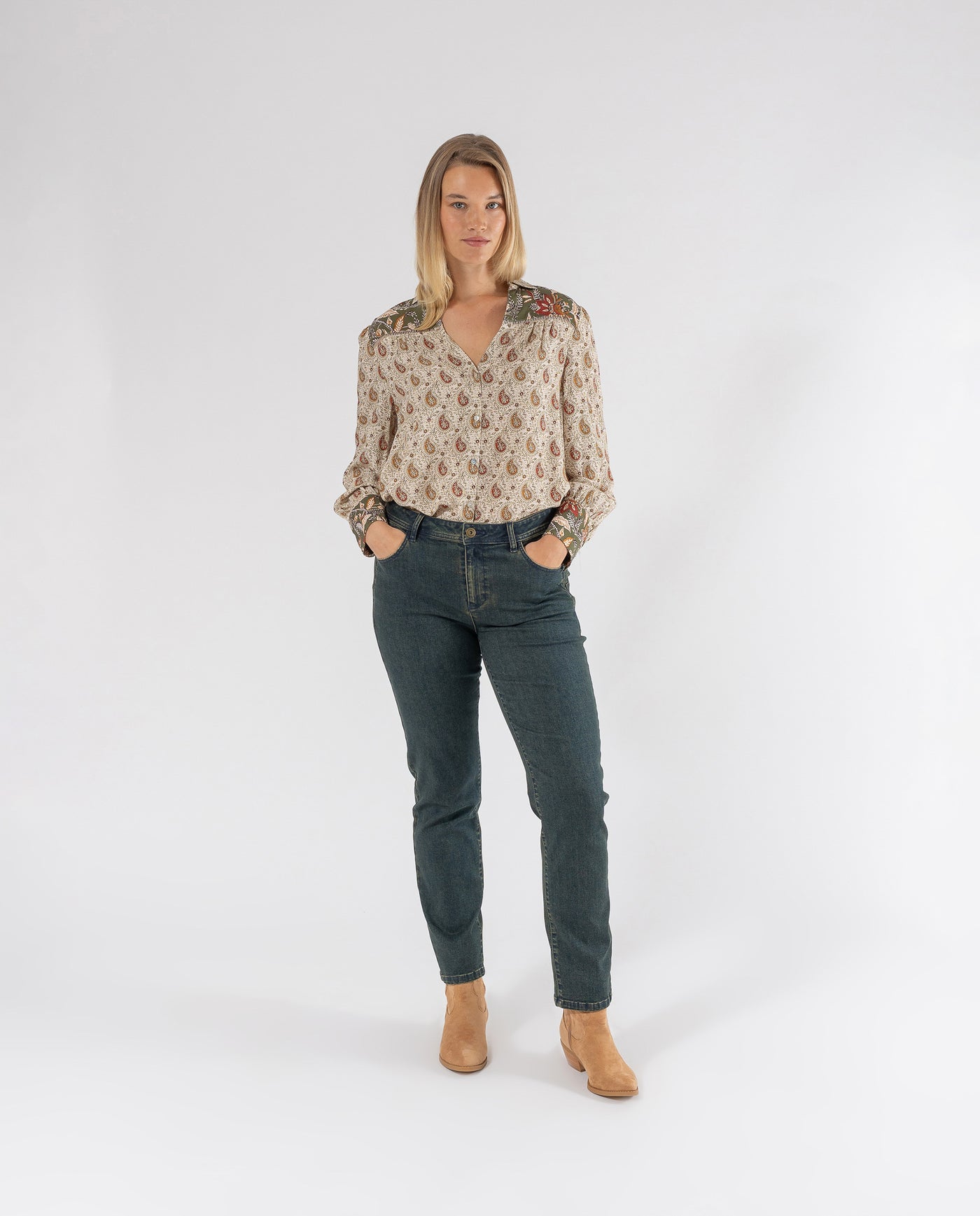 PANTALON VAQUERO SOBRETINTADO PUSH UP VERDE OLIVA