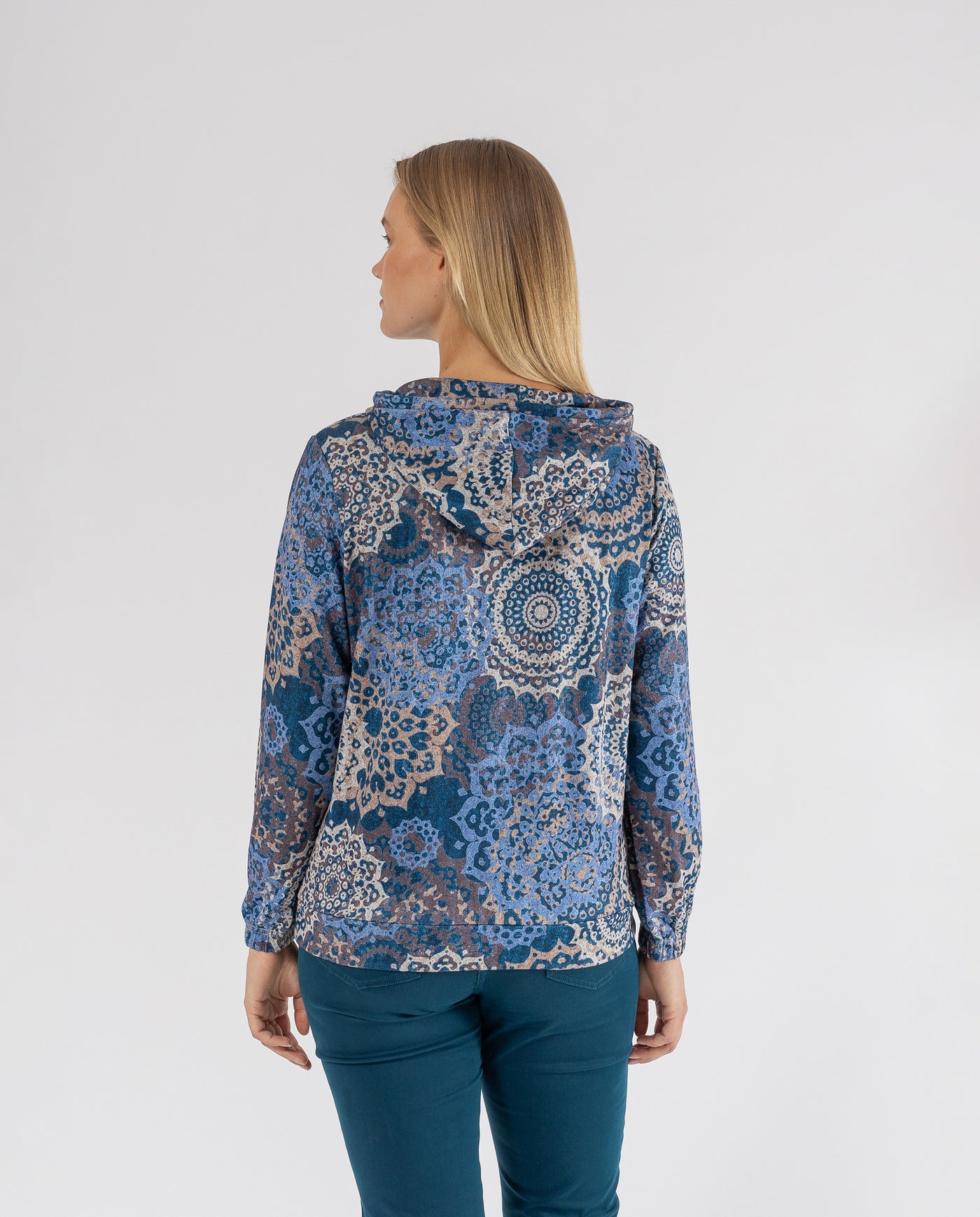 SUDADERA CON CAPUCHA ESTAMPADA  AZUL MEDIO