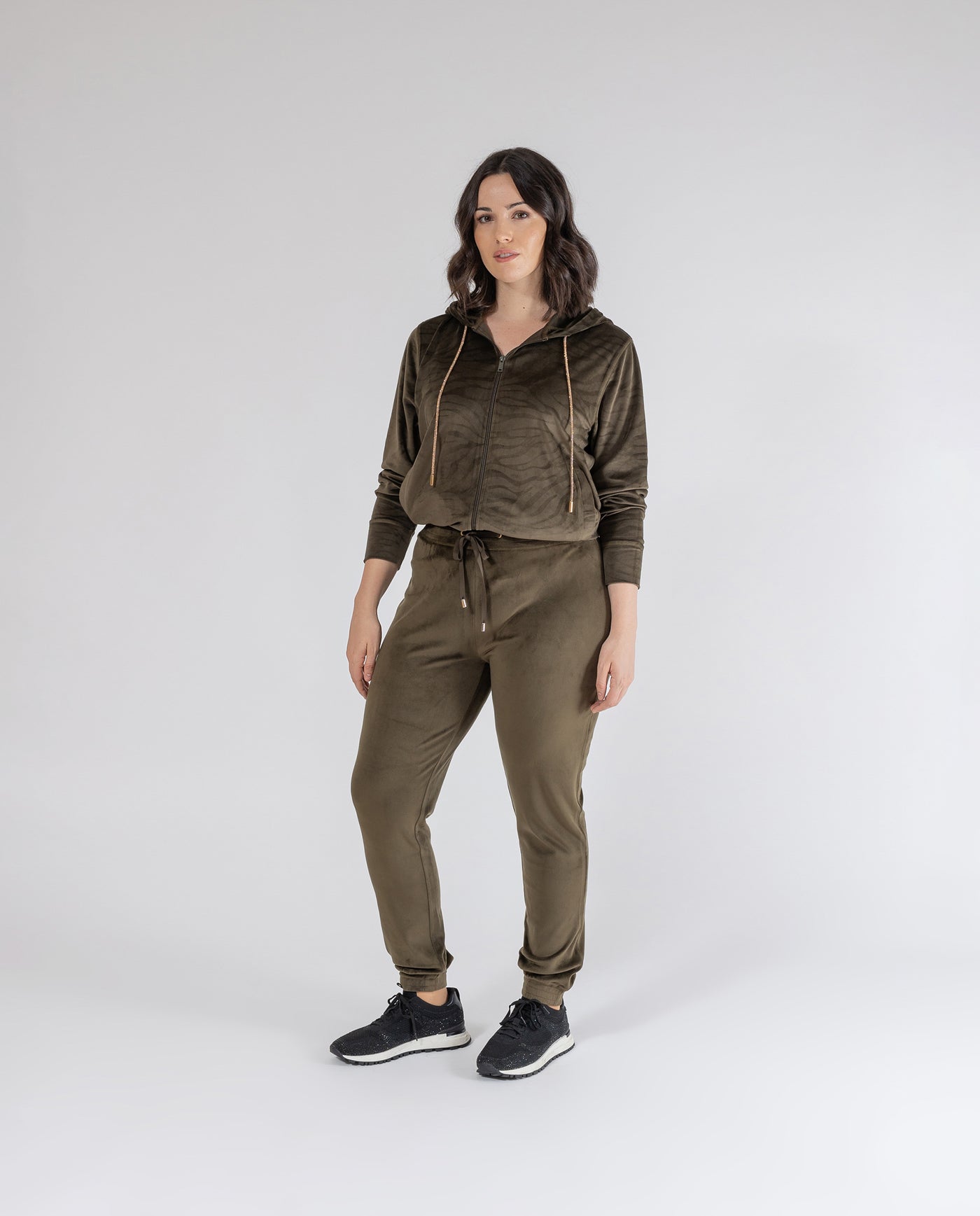 PANTALON JOGGER TERCIOPELO LETRAS CAQUI