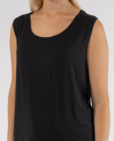 BLACK SLEEVELESS T-SHIRT