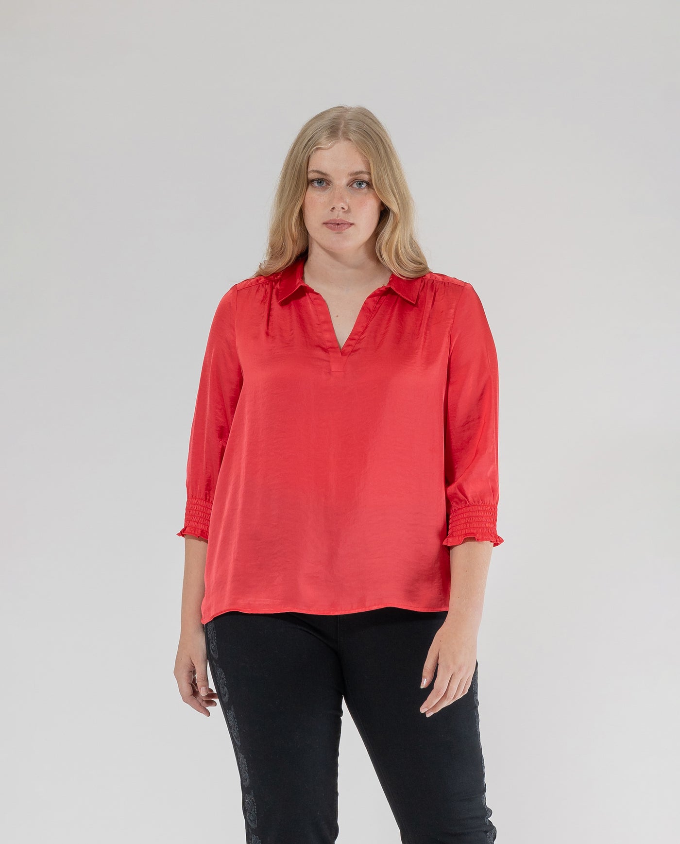 RED THREE-QUARTER SLEEVE LAPEL COLLAR BLOUSE