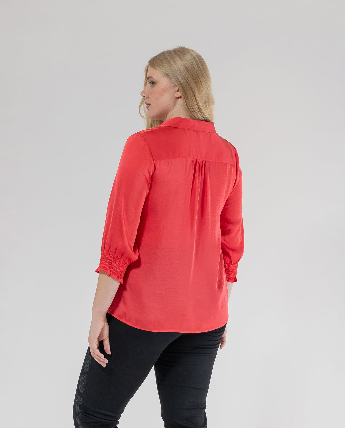 RED THREE-QUARTER SLEEVE LAPEL COLLAR BLOUSE