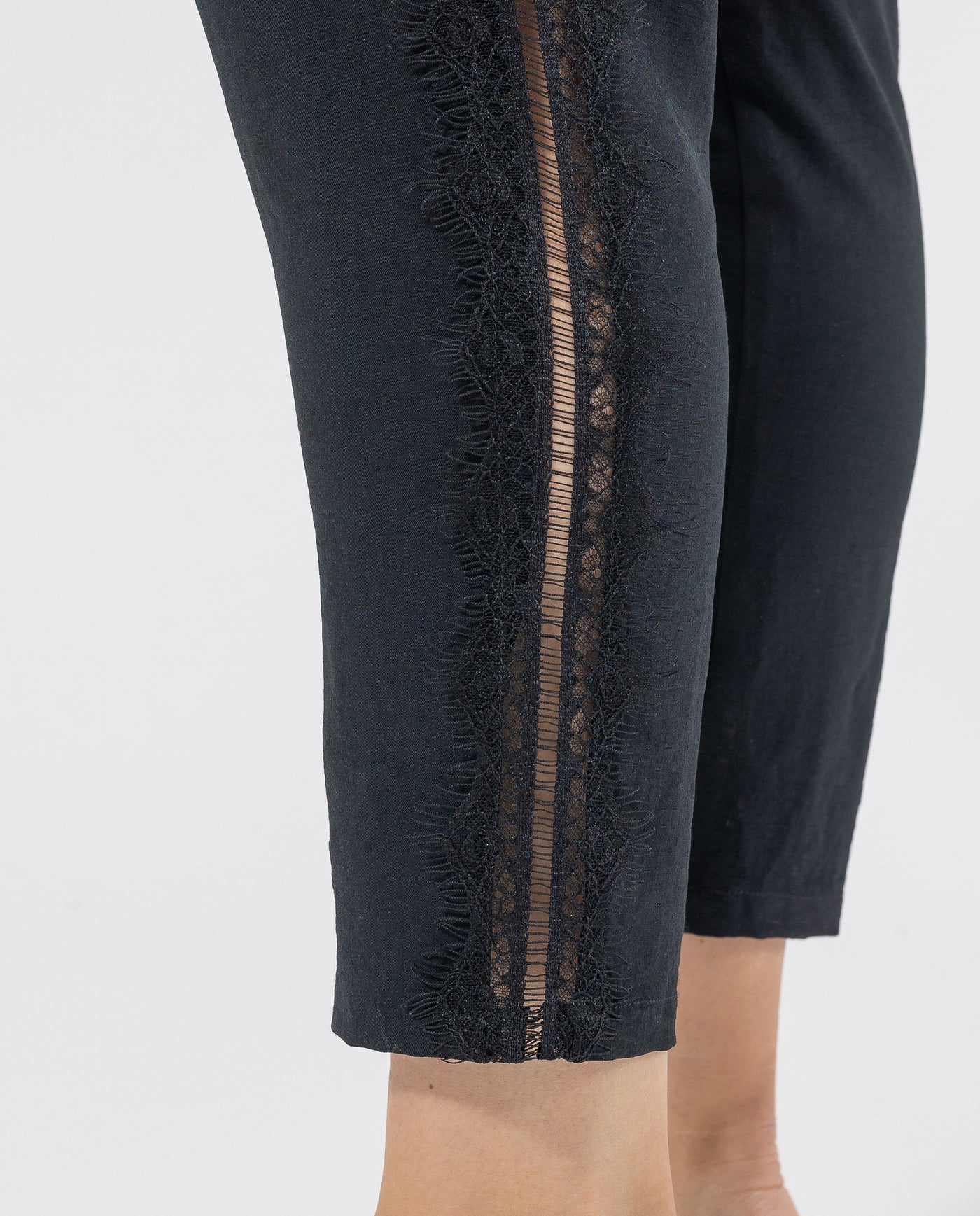 Trousers with lace on the side in black