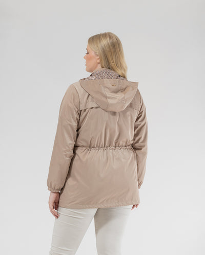 PARKA CON CREMALLERA BOTONES METÁLICOS Y CINTURA AJUSTABLE CAMEL