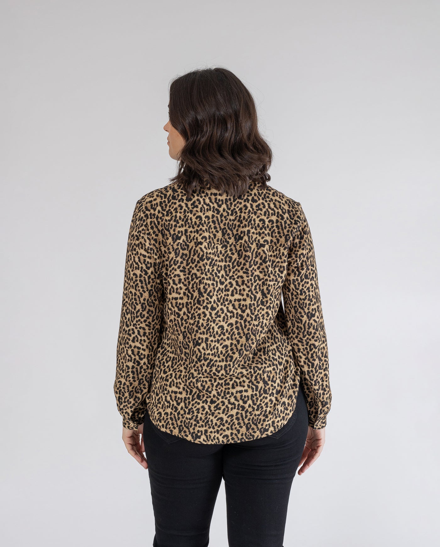 BLUSA LEOPARDO CUELLO SOLAPA NEGRO