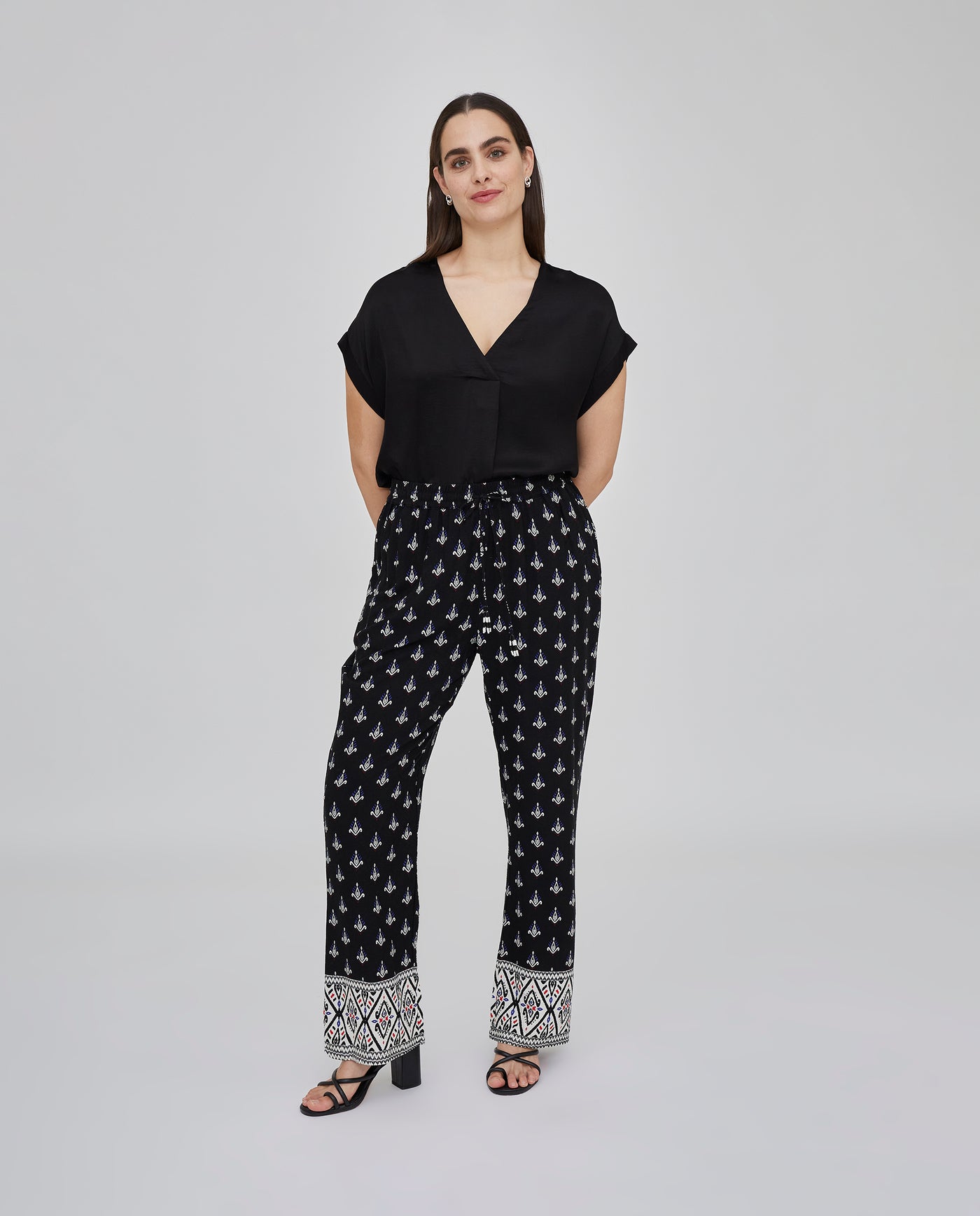 PANTALÓN LARGO ESTAMPADO CON CINTURA ELASTICA  NEGRO