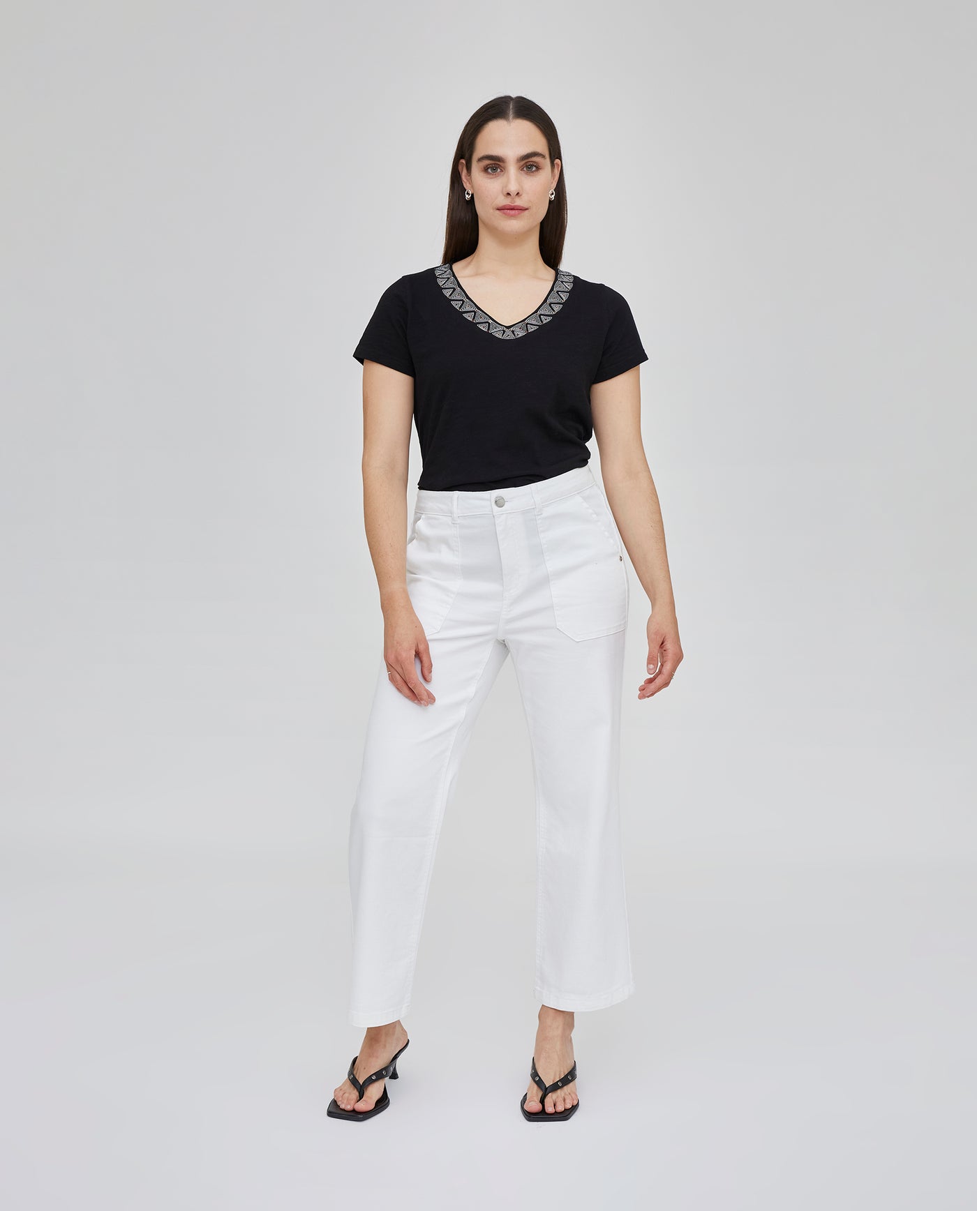 PANTALÓN CAPRI CON BOLSILLOS PLASTRON BLANCO