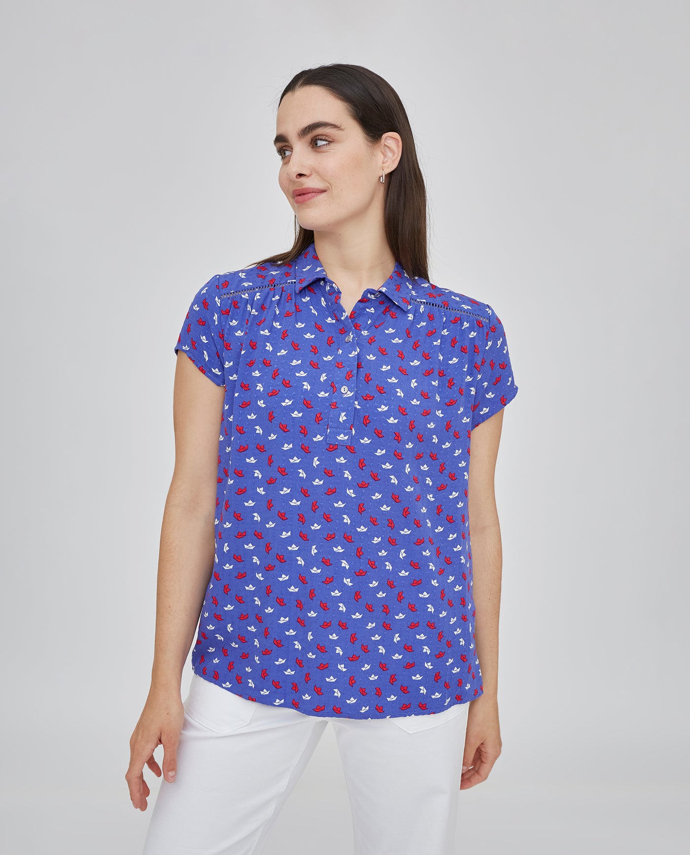 BLUSA CUELLO SOLAPA CON MANGA CORTA AZUL MARINO