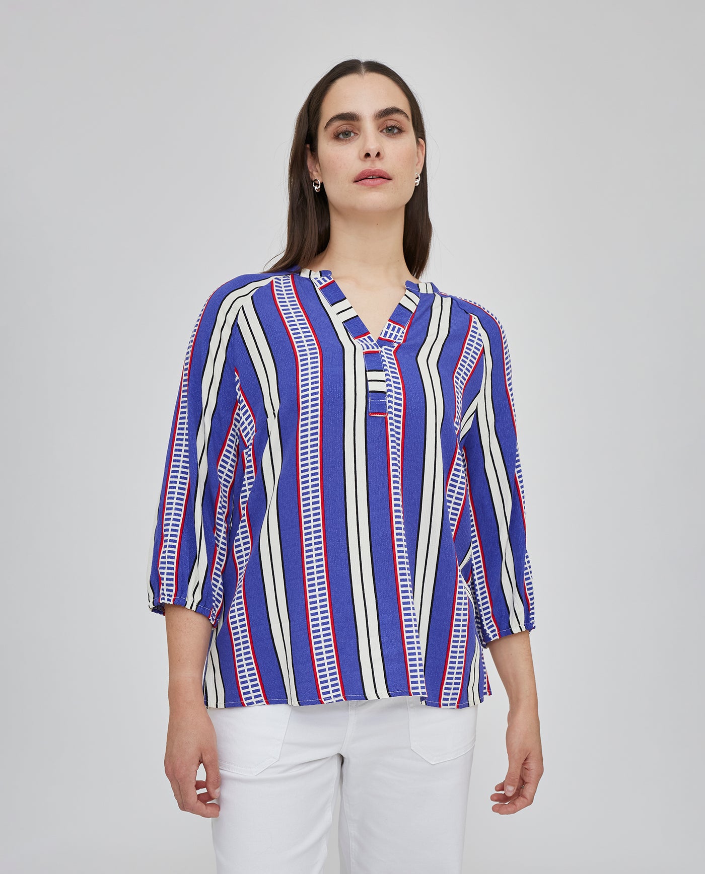 BLUSA ESTAMPADA ESCOTE PICO Y MANGA TRES CUARTOS  AZUL