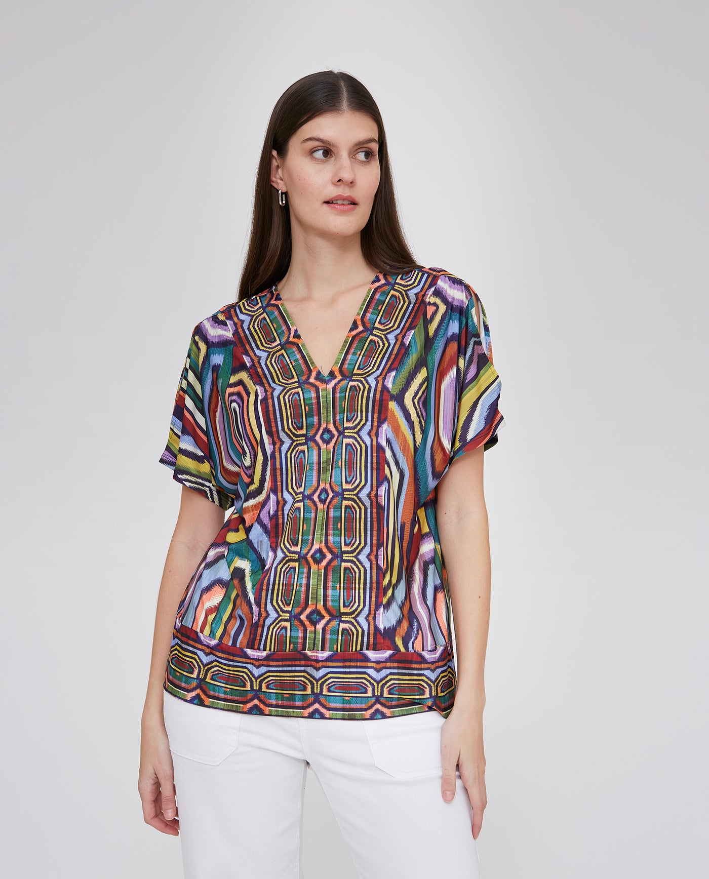 CAMISETA ESTAMPADO POSICIONADO ESCOTE PICO  LILA